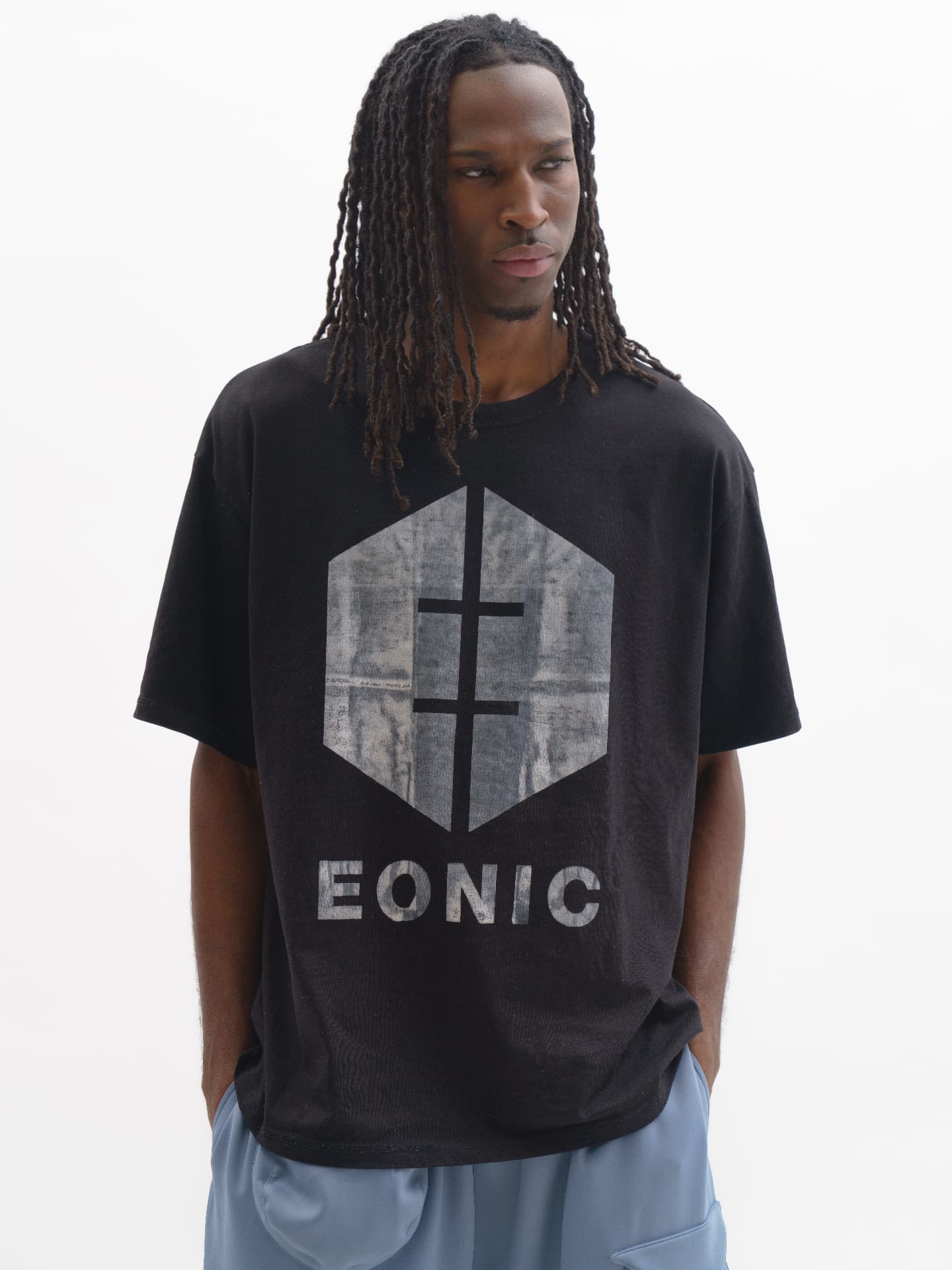 eonic black logo tee